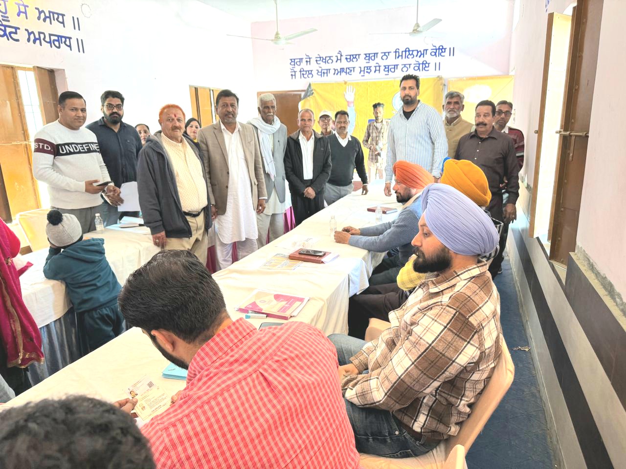 ਆਪ ਆਗੂ ਅਸ਼ੋਕ ਕਟਾਰੀਆ ਨੇ ਪਿੰਡ ਨਵਾਂਗਰਾਂ  ਤੇ ਕਰੀਮਪੁਰ ਧਿਆਨੀ ਵਿਖੇ ਲੱਗੇ ਸੁਵਿਧਾ ਕੈਂਪਾਂ 'ਚ ਪਹੁੰਚ ਕੇ ਸੁਣੀਆਂ ਲੋਕਾਂ ਦੀਆਂ ਮੁਸ਼ਕਿਲਾਂ